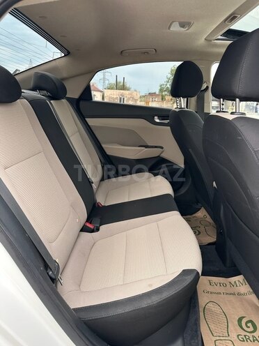Hyundai Accent-8