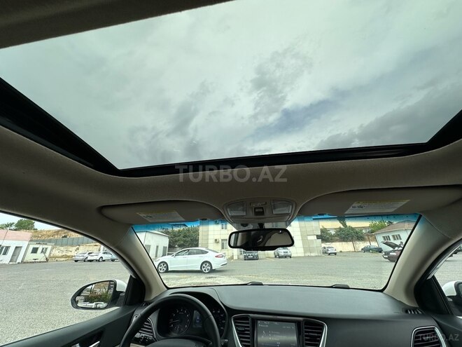 Hyundai Accent-10