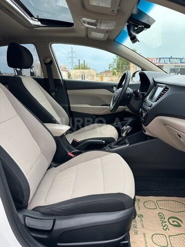 Hyundai Accent-7