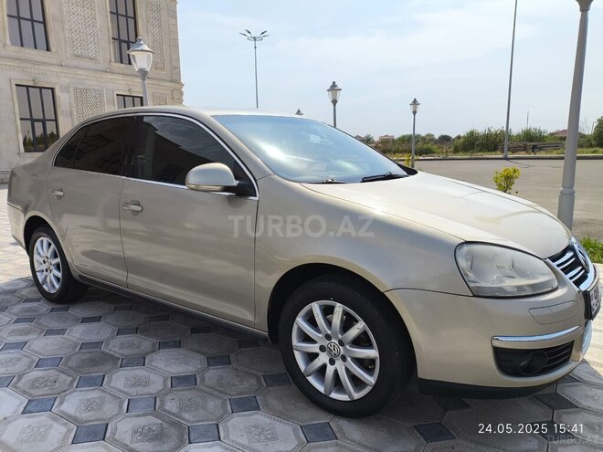 Volkswagen Jetta 2005, 283,500 km - 1.6 l - Saatlı