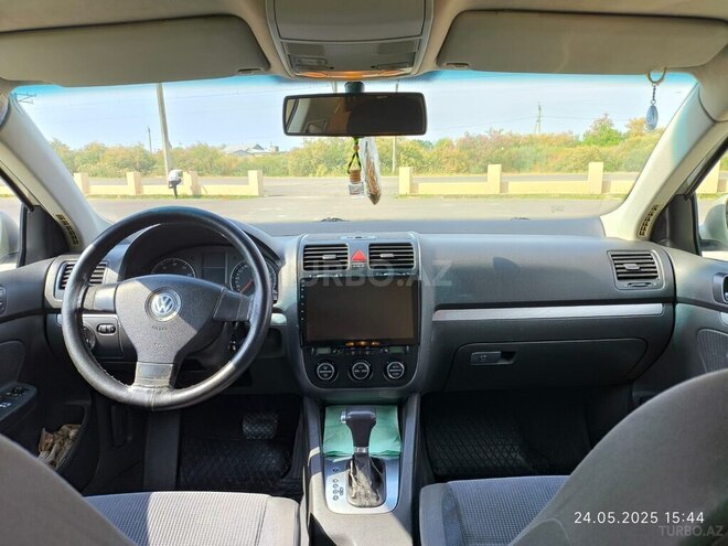 Volkswagen Jetta 2005, 283,500 km - 1.6 l - Saatlı