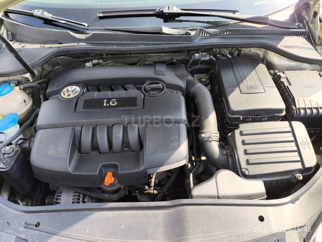 Volkswagen Jetta 2005, 283,500 km - 1.6 l - Saatlı