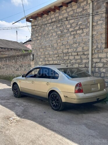 Volkswagen Passat 2001, 300,000 km - 1.8 l - Gəncə