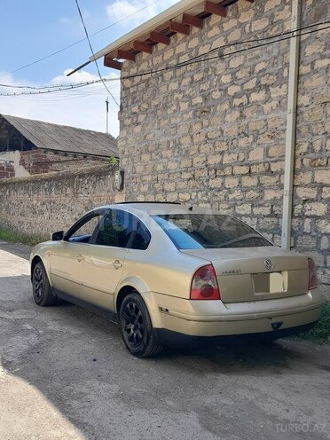 Volkswagen Passat 2001, 300,000 km - 1.8 l - Gəncə