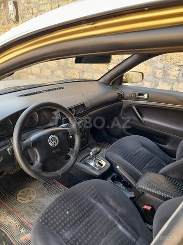 Volkswagen Passat 2001, 300,000 km - 1.8 l - Gəncə