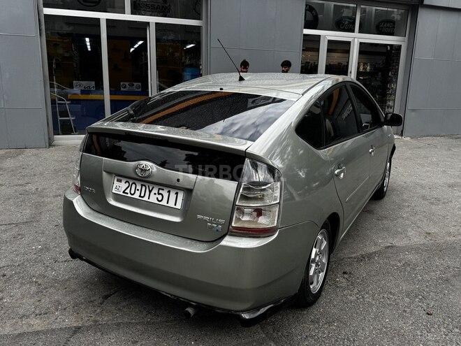 Toyota Prius-4