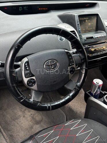 Toyota Prius-5