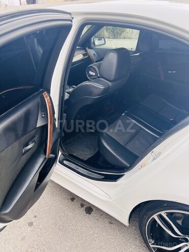 BMW 525 2006, 299,000 km - 2.5 l - Yevlax