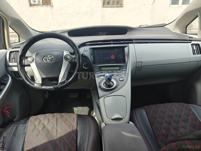 Toyota Prius-11
