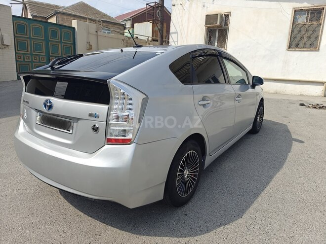 Toyota Prius-8