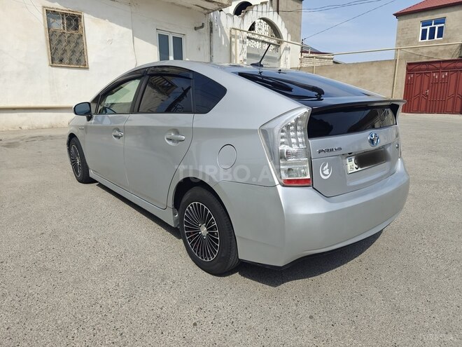Toyota Prius-7