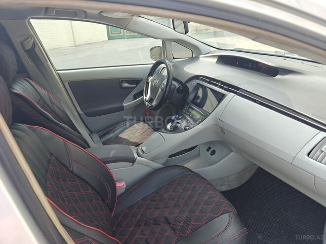 Toyota Prius-13