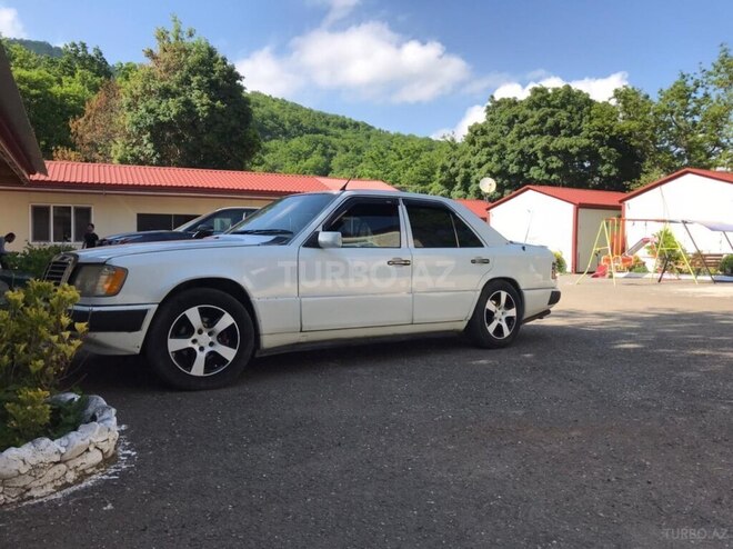 Mercedes E 220 1991, 600,000 km - 2.2 l - Göygöl
