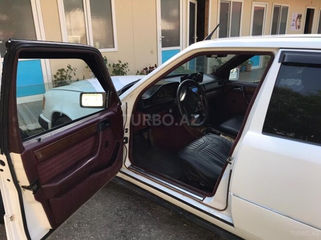 Mercedes E 220 1991, 600,000 km - 2.2 l - Göygöl