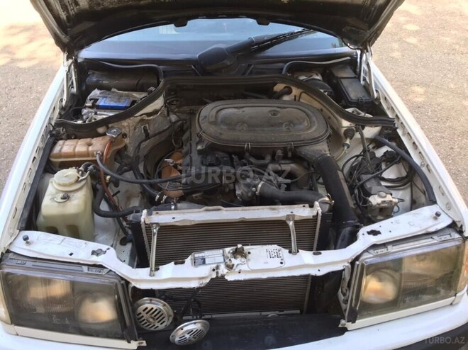 Mercedes E 220 1991, 600,000 km - 2.2 l - Göygöl