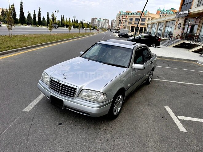 Mercedes C 200-11