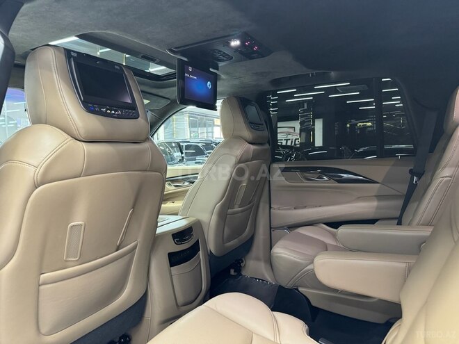 Cadillac Escalade-11