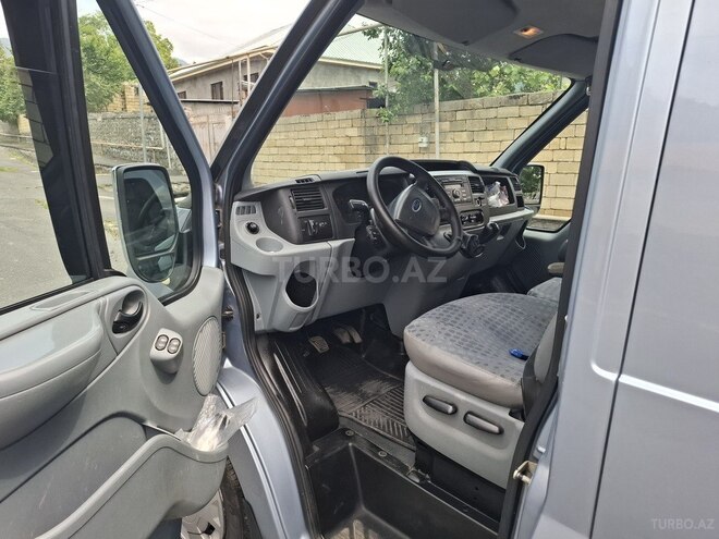 Ford Transit-7