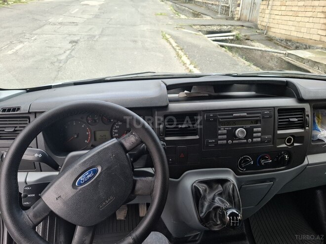 Ford Transit-8