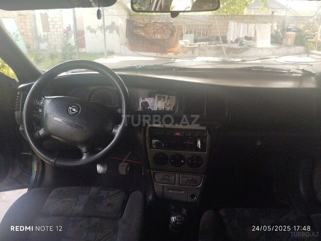 Opel Vectra 1998, 400,000 km - 2.5 l - Saatlı