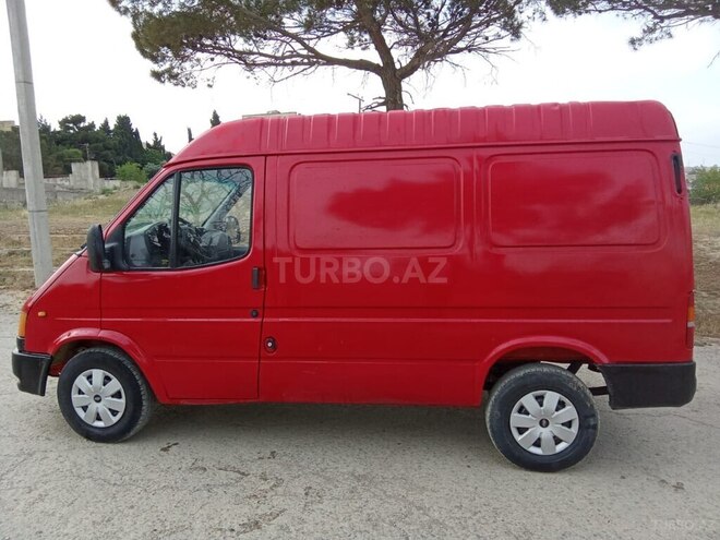 Ford Transit-5