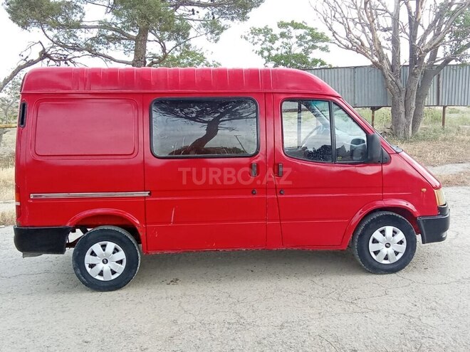 Ford Transit-4