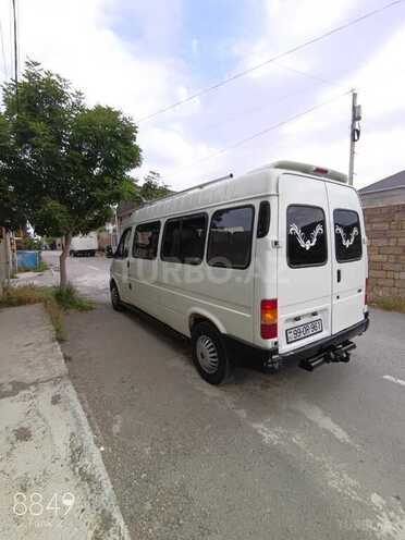 Ford Transit-5