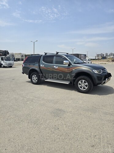 Mitsubishi L200 2011, 426,000 km - 2.5 l - Bakı