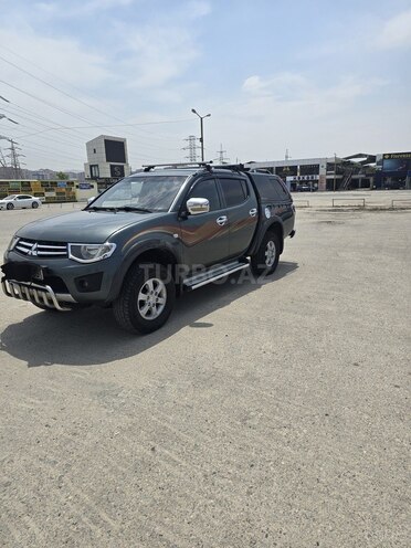 Mitsubishi L200 2011, 426,000 km - 2.5 l - Bakı
