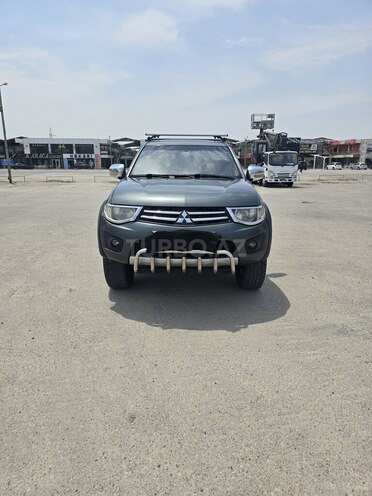 Mitsubishi L200 2011, 426,000 km - 2.5 l - Bakı