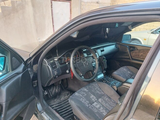 Mercedes E 240 1999, 345,052 km - 2.4 l - Bakı