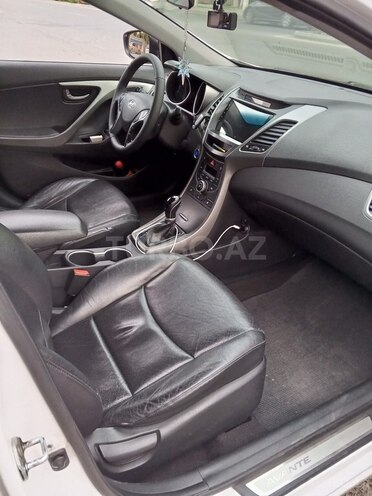 Hyundai Avante 2015, 300,000 km - 1.6 л - Bakı