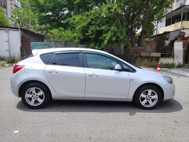 Opel Astra 2011, 243,500 km - 1.3 l - Bakı