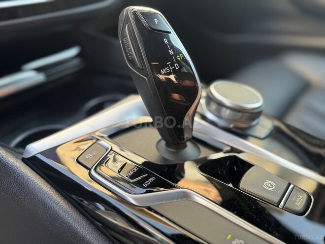 BMW 520e-10
