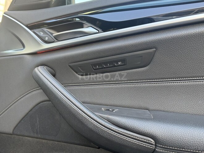 BMW 520e-15