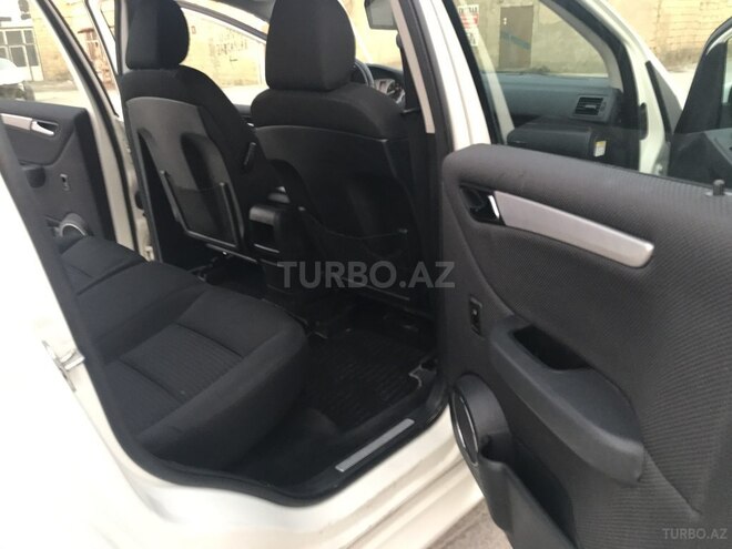 Mercedes B 180 2011, 137,000 km - 1.7 l - Sumqayıt