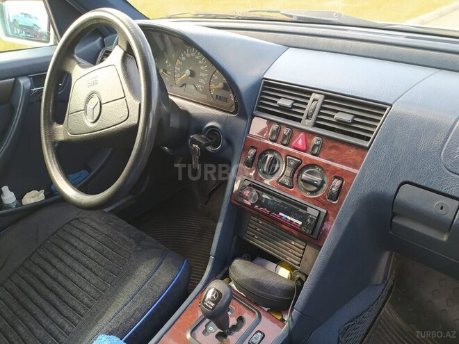 Mercedes C 180 2000, 299,296 km - 1.8 l - Gəncə