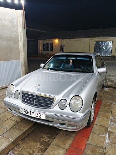 Mercedes E 220 d 2001, 300,254 km - 2.2 l - Masallı