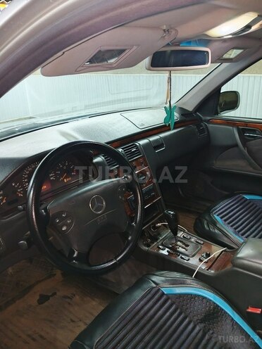 Mercedes E 220 d 2001, 300,254 km - 2.2 l - Masallı