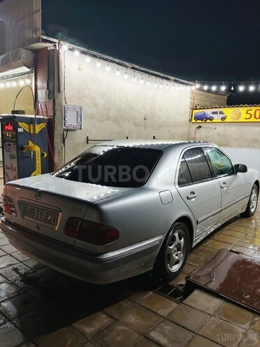 Mercedes E 220 d 2001, 300,254 km - 2.2 l - Masallı