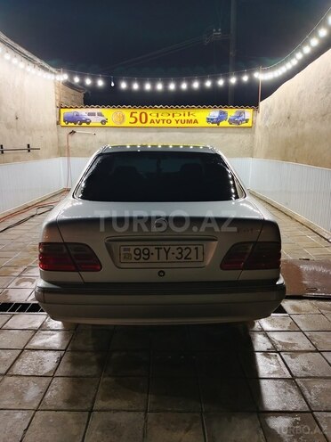 Mercedes E 220 d 2001, 300,254 km - 2.2 l - Masallı