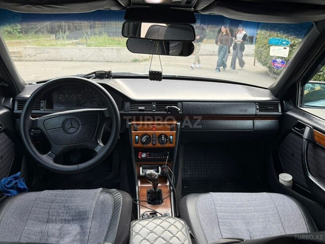 Mercedes E 250 1993, 249,387 km - 2.5 l - Bakı