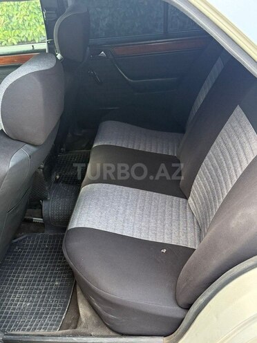 Mercedes E 250 1993, 249,387 km - 2.5 l - Bakı