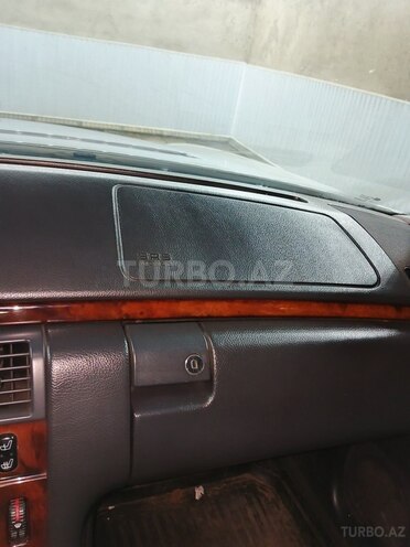 Mercedes E 220 d 2001, 300,254 km - 2.2 l - Masallı
