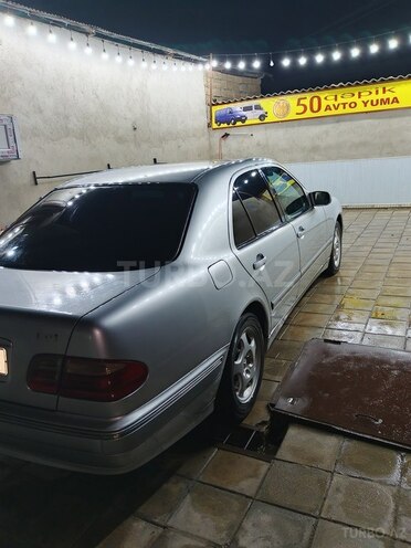 Mercedes E 220 d 2001, 300,254 km - 2.2 l - Masallı