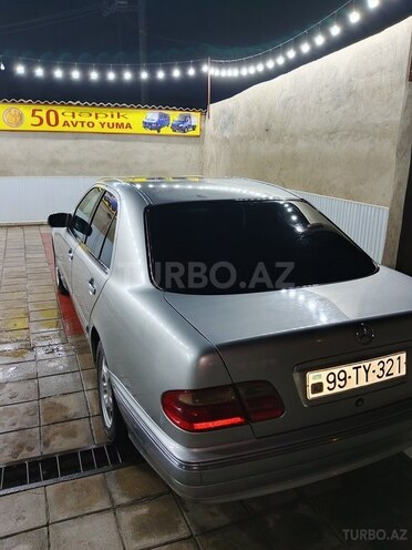 Mercedes E 220 d 2001, 300,254 km - 2.2 l - Masallı