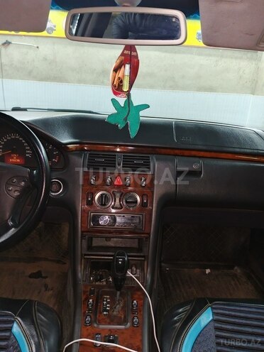 Mercedes E 220 d 2001, 300,254 km - 2.2 l - Masallı