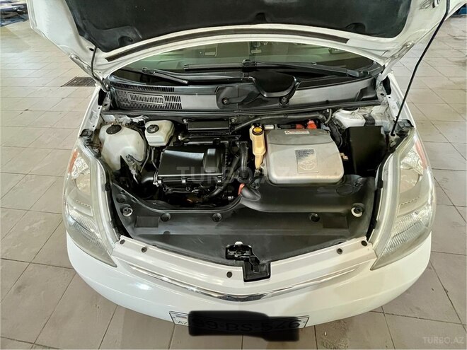 Toyota Prius-12