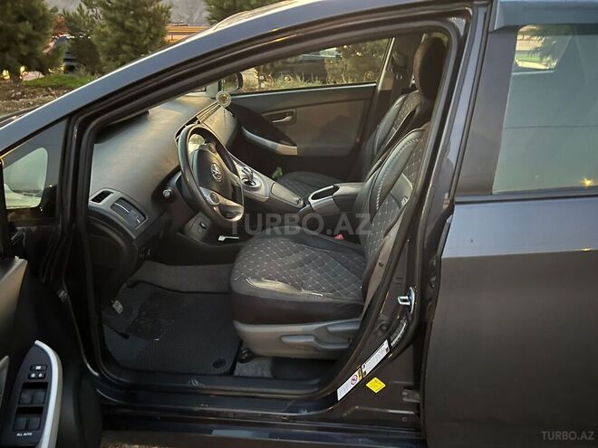 Toyota Prius-9
