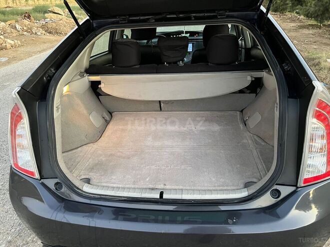 Toyota Prius-8